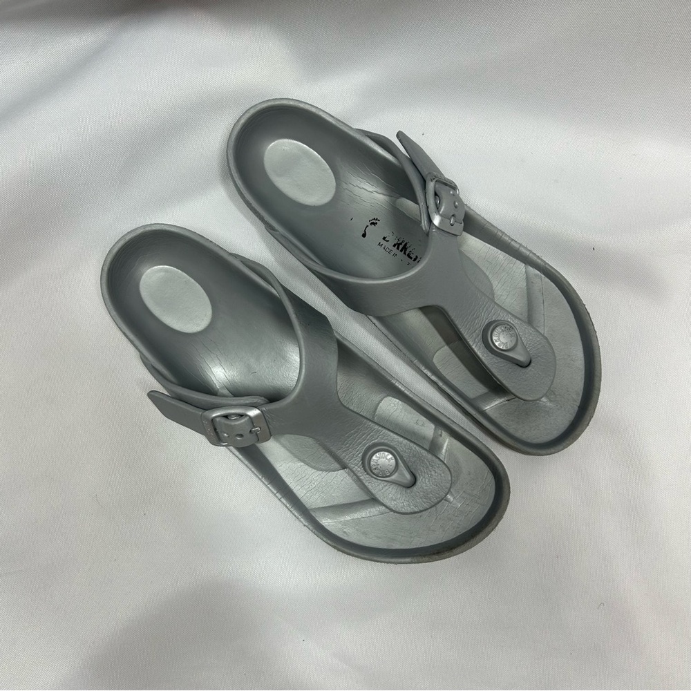 Birkenstock | Silver Gizeh Eva Rubber Sandals Kids Big Girls Size US 3/EU 34 - Picture 4 of 9
